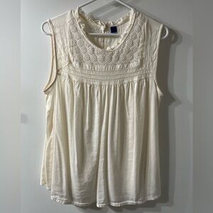 Old Navy Lace detail Short-Sleeve Blouse. Large. Worn once.